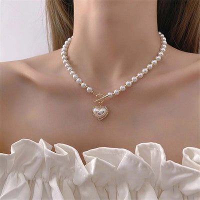 Elegant Vintage Heart Pendant Pearl Necklace Gold